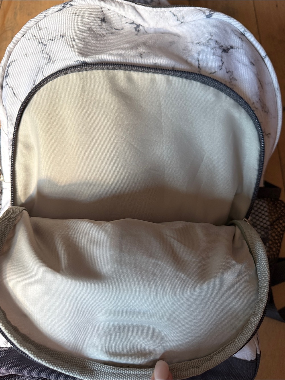 EXCELLENT Pottery Barn Teen White black Marble print quarry backpack XL - Picture 9 of 11